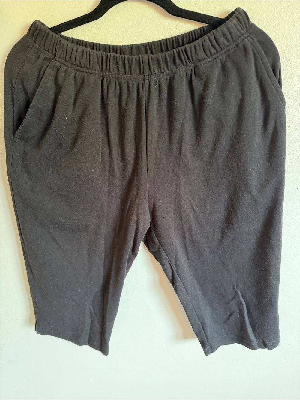 Roaman’s Size M Black Women’s Elastic-Waist Bermuda Sweat pant Shorts
